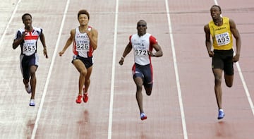 Primer gran torneo de Bolt. Fue a los Juegos de Atenas en 2004, pero una lesión en la pierna le impidió avanzar y fue eliminado en la primera ronda de los 200 metros. Era la prueba para la que se preparaba un Bolt muy lastrados por las lesiones en sus ini