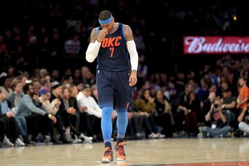 Carmelo Anthony regresó al Madison Square Garden, aunque defendiendo otros colores y no los de sus amados Knicks. El alero, ovacionado por el público neoyorkino, no tuvo su mejor actuación y cayó junto con el Oklahoma Thunder 96-111. Carmelo sólo convirtió 12 puntos y bajó cinco rebotes en un partido definido por las 30 unidades de Michael Beasley. La marca del Thunder sigue en números negativos: 14 victorias y 15 derrotas.