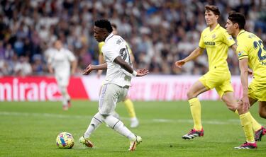 El brasileño se zafó de varias marcas y finalizó con un caño sobre Mandi.