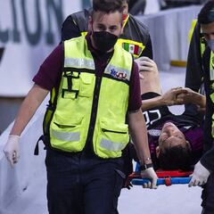 'Chucky' Lozano sale del juego contra Panamá por lesión