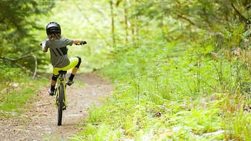 Jackson Goldstone montando en MTB en Squamish (Columbia Brit&aacute;nica, Canad&aacute;).