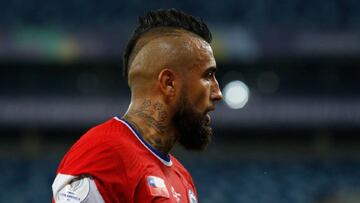 El evidente enojo de Vidal tras el cambio ante Bolivia en Cuiabá