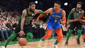Irving y Westbrook luchan por un balón durante el partido de la pasada madrugada
