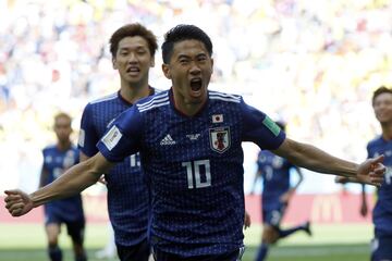 Colombia 0-1 Japón | Carlos Sánchezfue expulsado por evitar el primer gol de Japón con la mano. Provoco el penalti que más tarde Kagawa transformaría. 