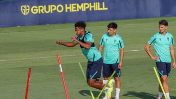 El Cádiz prepara el duelo ante la Real sin los internacionales