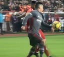 ¿Era penal? La polémica jugada de Medel en triunfo de Besiktas