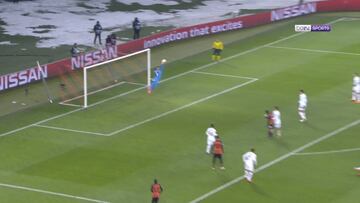 Altos vuelos Alisson: descomunal parada del guardián de la Roma