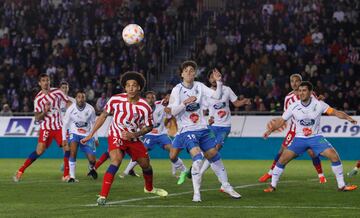 Axel Witsel y Víctor Moreno.