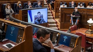 MADRID, SPAIN - APRIL 05: Ukrainian president Volodymyr Zelenskiy (C) addresses the Spanish parliament via video link as the Spanish Prime Minister Pedro Sanchez (bottom) listens amid other diputies on April 05, 2022 in Madrid, Spain. Zelenskiy has been making a virtual world tour in recent weeks, lobbying foreign governments by video to help Ukraine defend itself against Russia's invasion.  (Photo by Pablo Blazquez Dominguez/Getty Images)