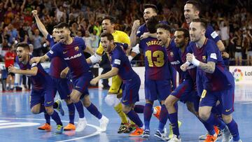 GRAF1566. BARCELONA, 16/06/2018.- Los jugadores del FC Barcelona Lassa celebran la victoria frente al Movistar Inter tras la tanda de penaltis al finalizar el cuarto partido de la serie final al título de Liga de Fútbol Sala que se disput&oa