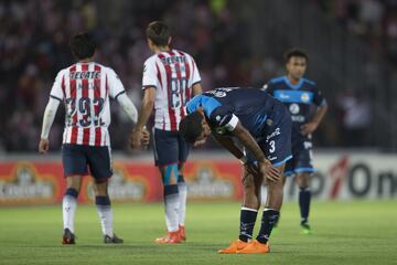 Lobos BUAP se encuentra relativamente cerca de la salvación, pero tiene que sumar puntos sí o sí. El equipo de Rafael Puente del Río volvió a perder, ahora contra las Chivas que se acordaron que podían ganar y que con eso llegaron al lugar 15 de la tabla general. Los ‘Licántropos’ no pueden esperar seguir en primera división sólo con las derrotas de Veracruz como hasta ahora. ¿Se han preguntado qué pasaría si Lobos y ‘Tiburones’ pierden los seis partidos que les quedan? La respuesta es el descenso de los poblanos. 