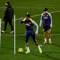 Giménez trabaja con el grupo; Baena, recuperado pero indispuesto