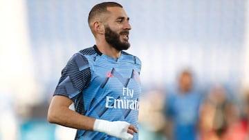 Benzema, en un calentamiento con el Madrid.