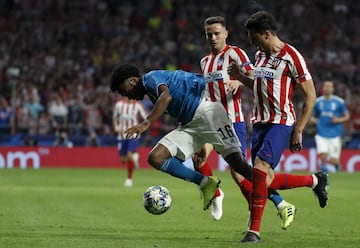 Atlético de Madrid y Juventus igualaron a dos goles en uno de los mejores compromisos de la primera fecha de la Champions League. El colombiano Juan Guillermo Cuadrado anotó uno de los goles. 