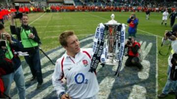 30/03/03. Torneo VI Naciones. Irlanda-Inglaterra. El XV de la Rosa gana la edici¨®n del 2003 y el Grand Slam. Jonny Wilkinson levanta la copa.