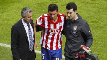 Borja Garc&eacute;s se retira lesionado contra el Getafe. 