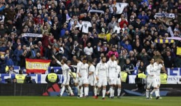 Los jugadores celebran el 1-0 de Ramos. 