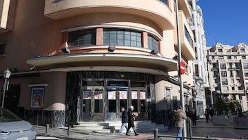 (Foto de ARCHIVO)
Fachada del Teatro Barceló, a 27 de noviembre de 2025, en Madrid (España). El Ayuntamiento de Madrid ha precintado el Teatro Barceló después de que la Justicia decretase el pasado jueves su suspensión temporal. La Agencia de Actividades (ADA) emitió una orden de cese y precinto durante un año en el Teatro Barceló "como consecuencia de dos infracciones graves que comprometieron la seguridad de los usuarios al superar el aforo permitido".
Marta Fernández / Europa Press
27/11/2025