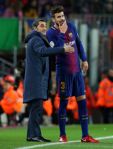 Ernesto Valverde and Gerard Piqué.