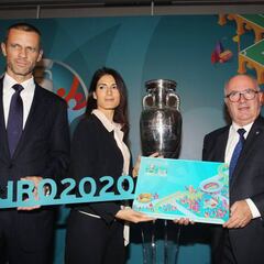 Roma y el CONI simulan la paz por el logo de la Eurocopa
