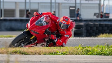Marc Márquez, con la Ducati Panigale V2 en el Aspar Circuit.