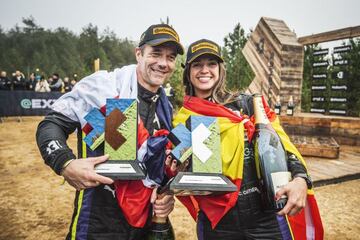 Loeb y Cristina Gutiérrez celebran su victoria en Dorset.