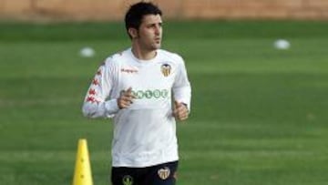 Villa fuerza para llegar al partido del Barcelona