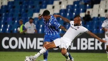 Futbol, Godoy Cruz vs Colo Colo.
Segunda ronda, Copa Libertadores 2024.
El jugador de Godoy Cruz Juan Andrada, izquierda, disputa el balon contra Arturo Vidal de Colo Colo durante el partido de copa libertadores disputado en el estadio Malvinas Argentinas en Mendonza, Argentina.
22/02/2024
Jonnathan Oyarzun/Photosport
Football, Godoy Cruz vs Colo Colo.
2nd round, Copa Libertadores 2024.
Godoy Cruz's player Juan Andrada,left , vies the ball against Arturo Vidal of Colo Colo during the copa libertadores match at the Malvinas Argentinas stadium in Mendoza, Argentina.
22/02/2024
Jonnathan Oyarzun/Photosport
