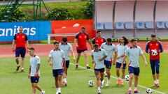 LAS ROZAS (MADRID), 07/06/2024.-Los jugadores de la selección española este viernes durante el entrenamiento en la Ciudad del Fútbol de Las Rozas, preparatorio del partido amistoso de mañana sábado frente a Irlanda del Norte en Son Moix. EFE/ Zipi Aragón
