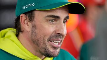 Fernando Alonso renueva por Aston Martin hasta 2026.