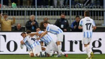 Los jugadores del M&aacute;laga celebrando su segundo gol.