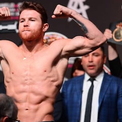 La IBF pospone la subasta entre Canelo y Derevyanchenko