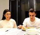 Marta Díaz saca sus dotes de cocina y le prepara una cena a Reguilón... su reacción es oro puro