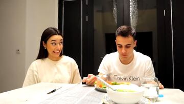 Marta Díaz saca sus dotes de cocina y le prepara una cena a Reguilón... su reacción es oro puro