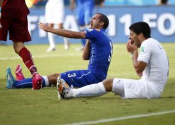 En el partido contra Italia sucedió un hecho desagradable. En una pugna contra Chiellini el uruguayo le clavó los dientes en el brazo, al igual que hizo un año antes con Ivanovic. A pesar de que Uruguay ganó y consiguió el billete a octavos, la alegría no imperaba en la Selección y llegó una durísima sanción a Suárez. 4 meses de inactividad en el fútbol (club o selección) 9 partidos de sanción con Uruguay, por esto no jugó la Copa América 2015 y una muta de 100 mil francos suizos (circa 90 mil euros).