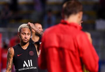Paris Saint-Germain's Brazilian forward Neymar (L) reacts in front of Paris Saint-Germain's German head coach Thomas Tuchel during a training session at The Xixiang Sports Centre in Shenzhen on August 1, 2019, ahead of the French Trophy of Champions footb