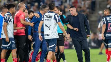Efraín Juárez recibe fuertes críticas en México por sus actitudes en el campo de juego.