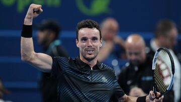 Bautista celebra su victoria sobre Wawrinka.