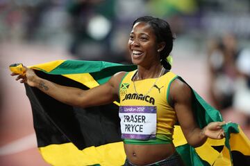 La jamaicana Shelly-Ann Fraser revalidó su título de 100 metros, siendo la primera atleta no estadounidense en conseguirlo. 