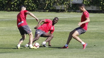 Advíncula y Trejo regresan a una lista para medirse al Valladolid