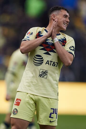 Viñas se ha convertido rápidamente en un favorito de la afición del América. El delantero de 21 años llegó a las Águilas de última hora tras las lesiones de Nicolás Castillo y Henry Martín. En el Apertura 2019 anotó goles importantes en pocos minutos. Actualmente forma parte de la selección preolímpica de Uruguay.