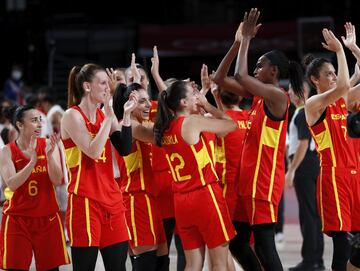 España, con el tridente Ndour-Torrens-Ouviña a toda máquina, gana a Canadá (66-76), firma una fase de grupos perfecta y ahora espera rival el lunes. Virtualmente, evita a Estados Unidos