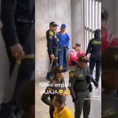 Vídeo: Aficionado del Deportivo Pereira mete un machete a estadio y es atrapado