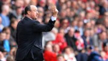 Rafa Benítez, dirigiendo al Newcastle durante un partido de Premier League.