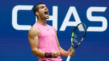 FLUSHING MEADOWS (United States), 02/09/2025.- Carlos Alcaraz of Spain reacts after breaking serve in the third set against Jiri Lehecka of the Czech Republic during the quarterfinals of the US Open Tennis Championships at the USTA Billie Jean King National Tennis Center in Flushing Meadows, New York, USA, 02 September 2025. The US Open tournament runs from 24 August through 07 September. (Tenis, República Checa, España, Nueva York) EFE/EPA/JOHN G. MABANGLO