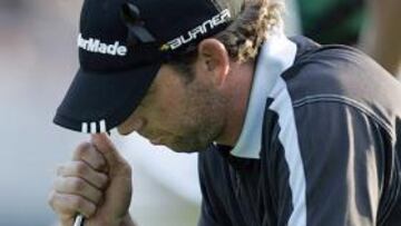 <b>NUEVA DECEPCIÓN.</b> El golfista fiyiano Vijay Singh se adjudicó hoy el Barclays Classic, primera cita de los ''play-offs'' de la Copa FedEx, y lo hizo tras imponerse en el desempate final al español Sergio García y al estadounidense Kevin Sutherland.