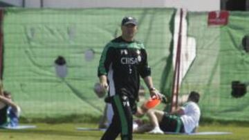 Mel prefiere centrarse en la Liga y no en su renovación, todavía.