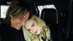 Keith Urban y Nicole Kidman juntos en un coche.
