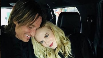 Keith Urban y Nicole Kidman juntos en un coche.