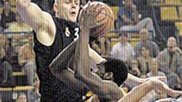 <b>DIFÍCIL. </b>Pese a su salto, Kambala no pydo controlar a Goree.